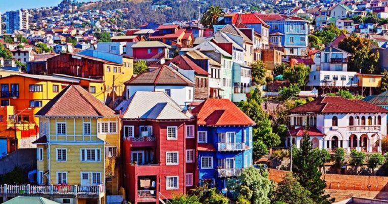 Descubre la Magia del Pacífico: Recorrido por Valparaíso y recorrido por Viña del Mar desde Santiago